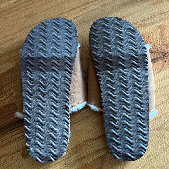 Steve Madden Faux Sherpa Sandal - Picture 2 of 8